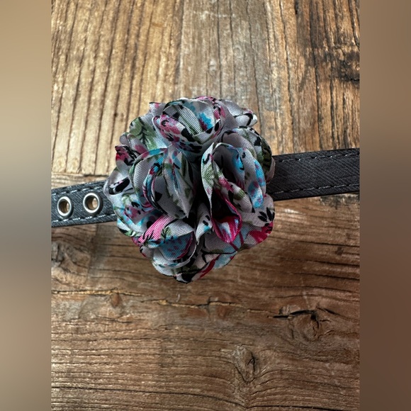 Floral Dog Collar with Multicolor Flower - Picture 6 of 10
